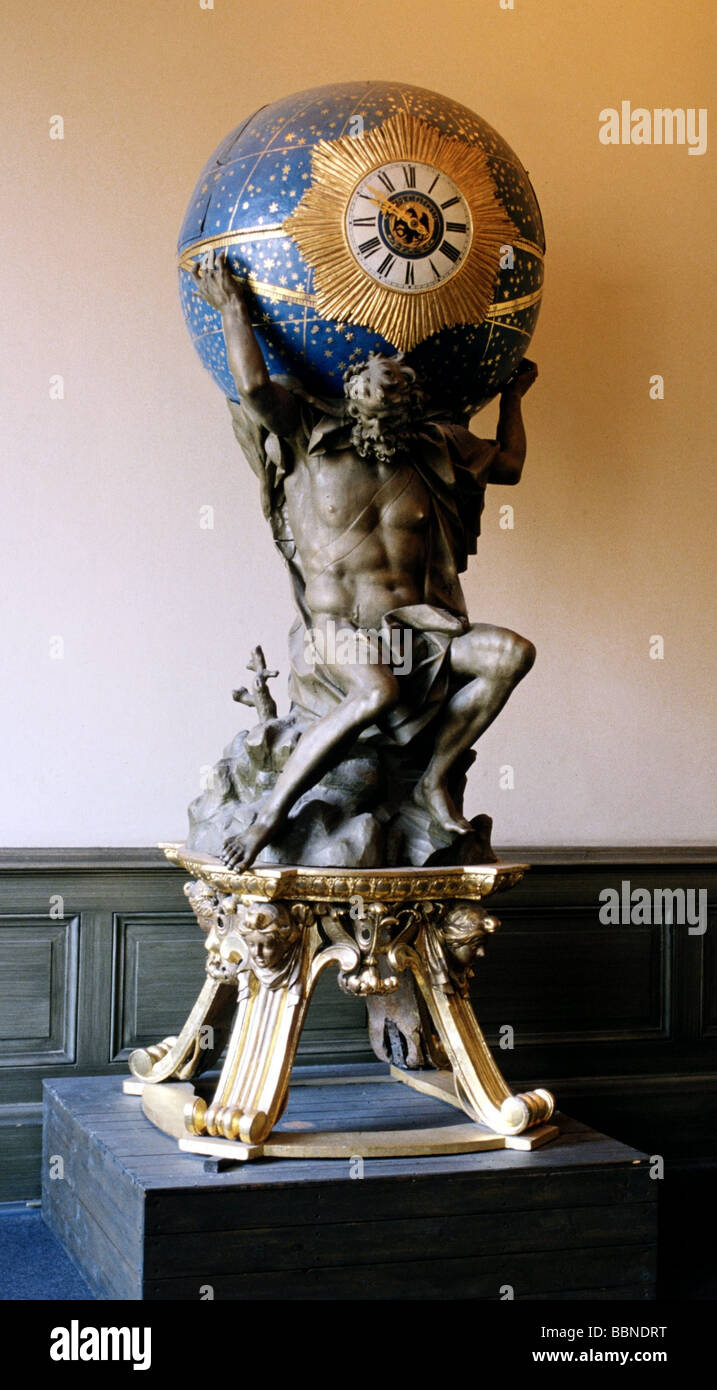 Atlas, Titan, mito greco figura, portando terra sulle sue spalle, statua, Università di Rostock, Germania, Foto Stock