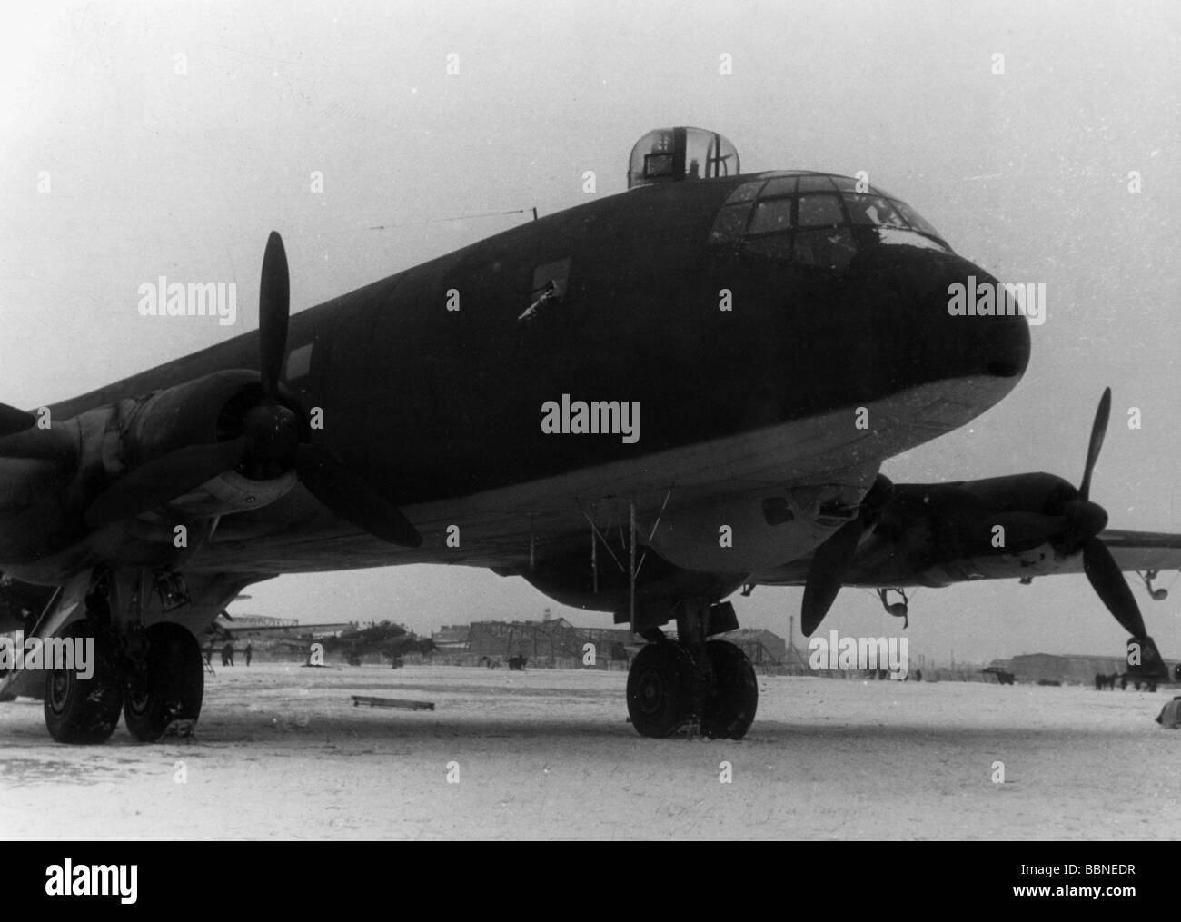 Eventi, Seconda guerra mondiale / seconda guerra mondiale, guerra aerea, aereo, aereo di trasporto tedesco Junkers Ju 290, Germania meridionale, 11.2.1943, 20th secolo, storico, storico, Luftwaffe, Wehrmacht, Terzo Reich, recce a lungo raggio, ricognizione, Ju-290, Ju290, aereo, aerei, inverno, neve, 1940s, Foto Stock