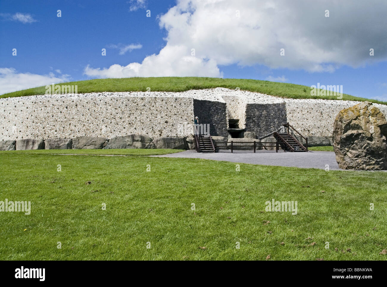 Geografia / viaggi, Irlanda, Newgrange, complesso megalitiche, tomba hill, ingresso, circa 5000 anni, Additional-Rights-Clearance-Info-Not-Available Foto Stock