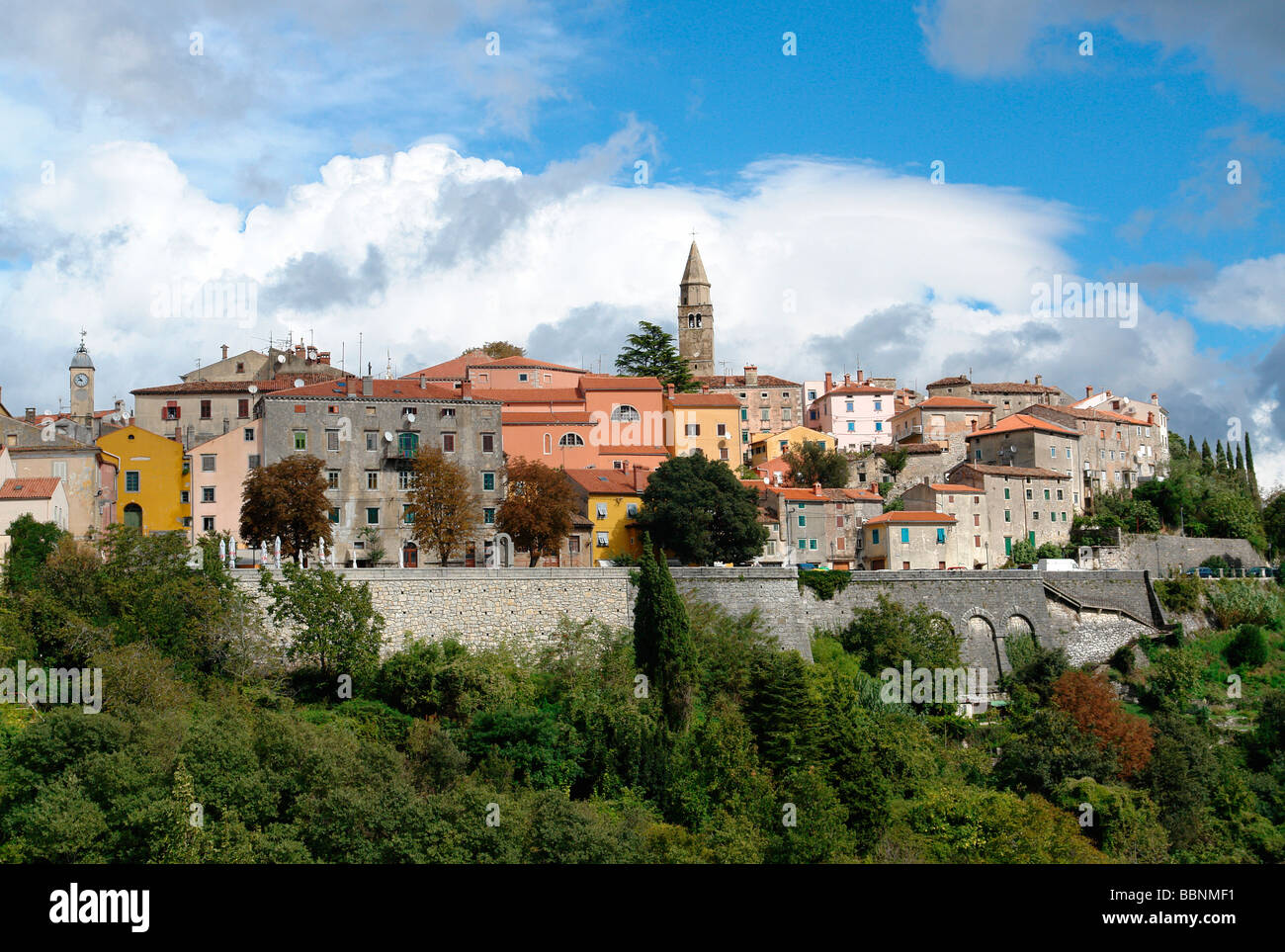 Geografia / viaggi, Croazia, Istria, Labin: vista sulla città, Additional-Rights-Clearance-Info-Not-Available Foto Stock