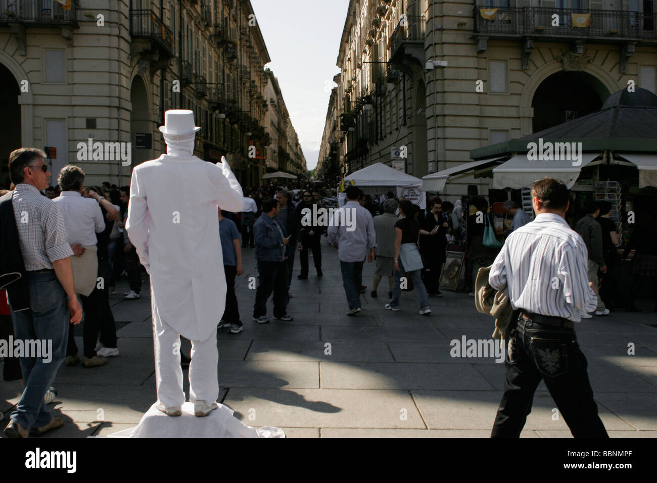 Gente e mimo in piazza Castello, Torino Foto Stock
