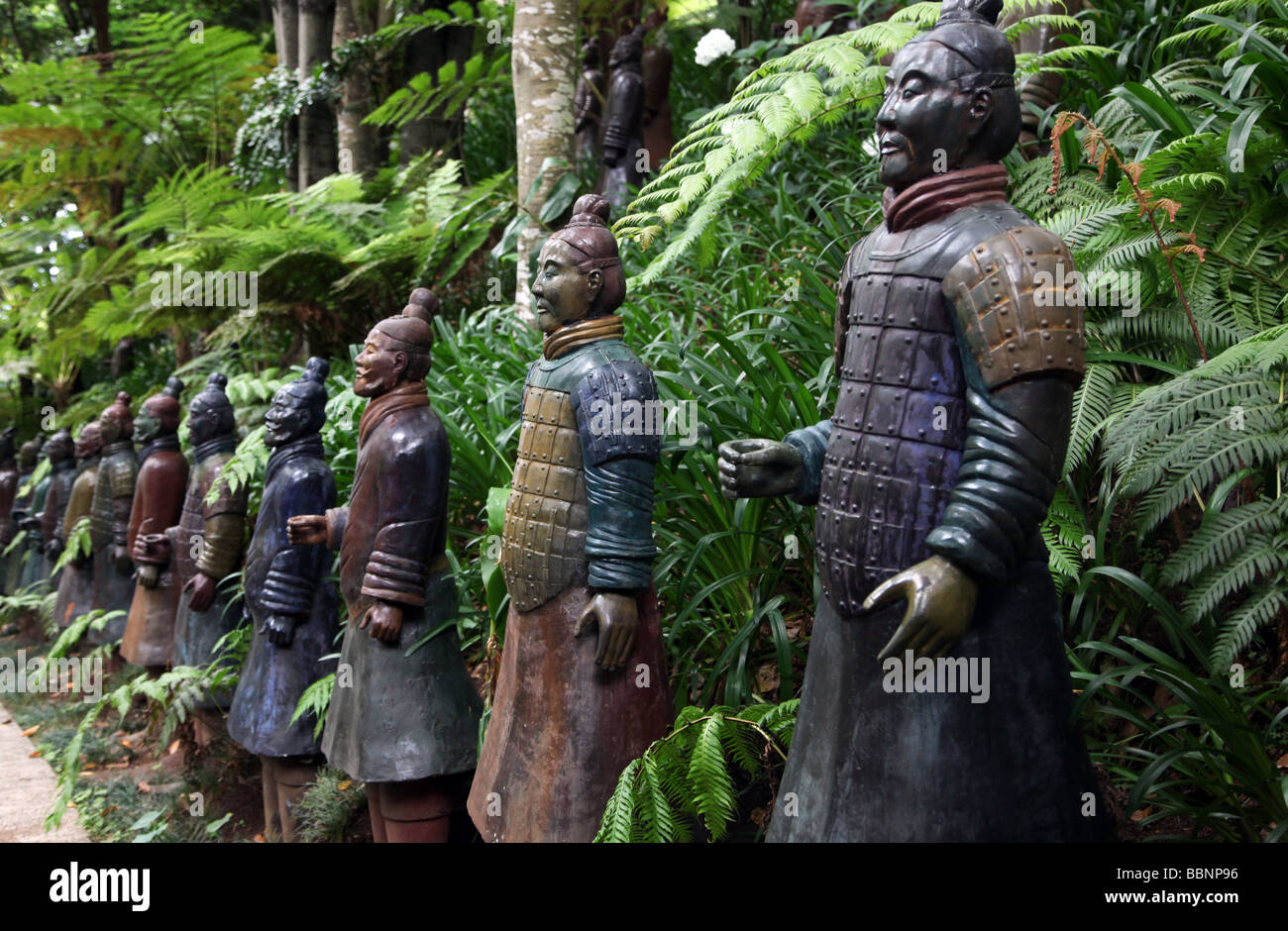 Soldati di terracotta nei giardini di Monte Palace di Madera Foto Stock