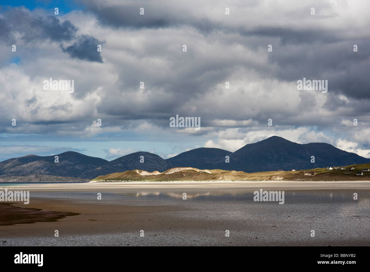Nuvole sulla spiaggia Luskentire, Isle of Harris, Ebridi Esterne, Scozia Foto Stock