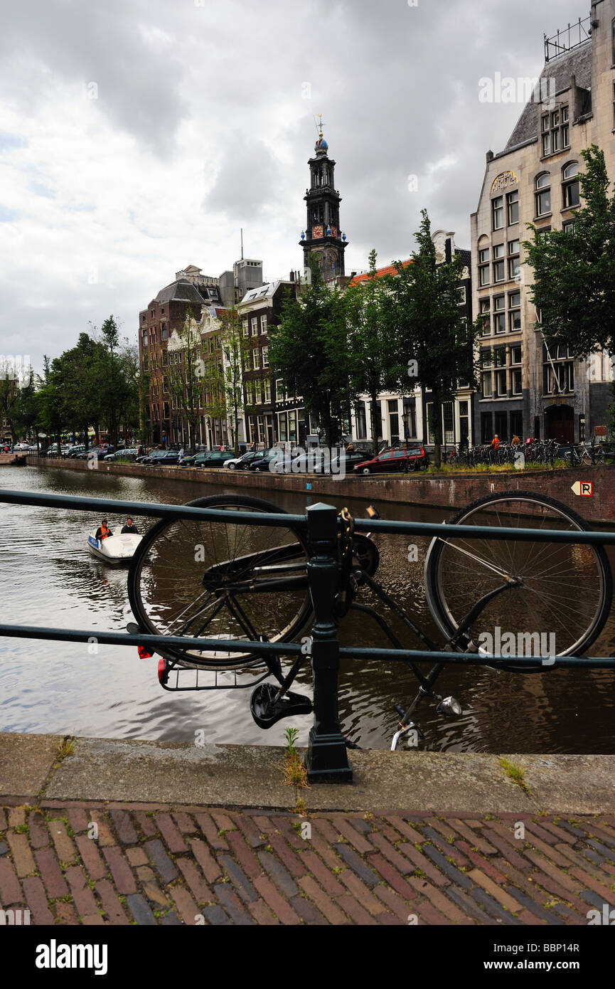 Noleggio a testa in giù su un ponte in Amsterdam Olanda Paesi Bassi Keizersgracht Foto Stock