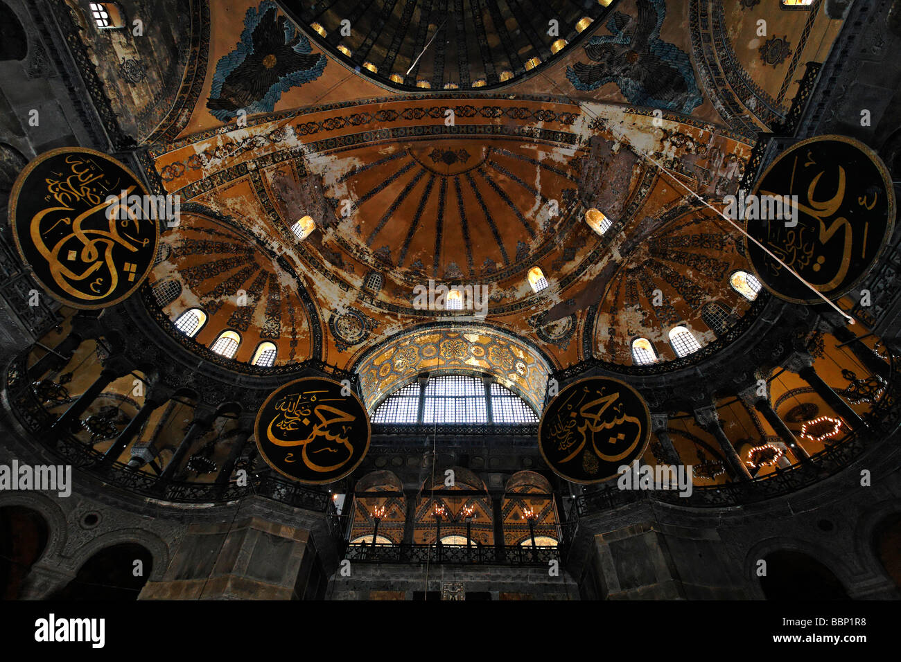 Hagia Sophia, Aya Sofya, visualizzare nella cupola, Sultanahmet, Istanbul, Turchia Foto Stock