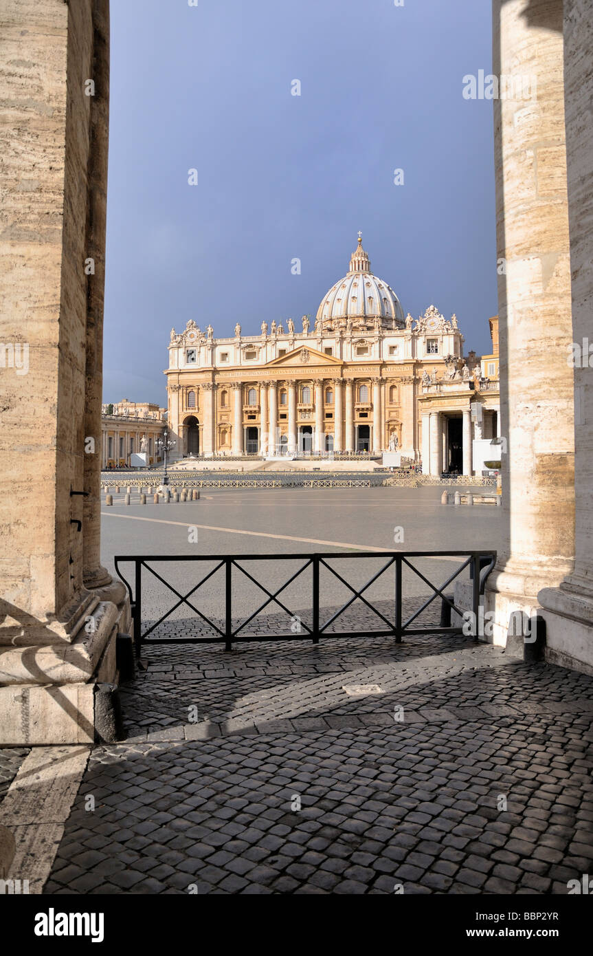 La Basilica di San Pietro e la Città del Vaticano, Roma, Italia Foto Stock