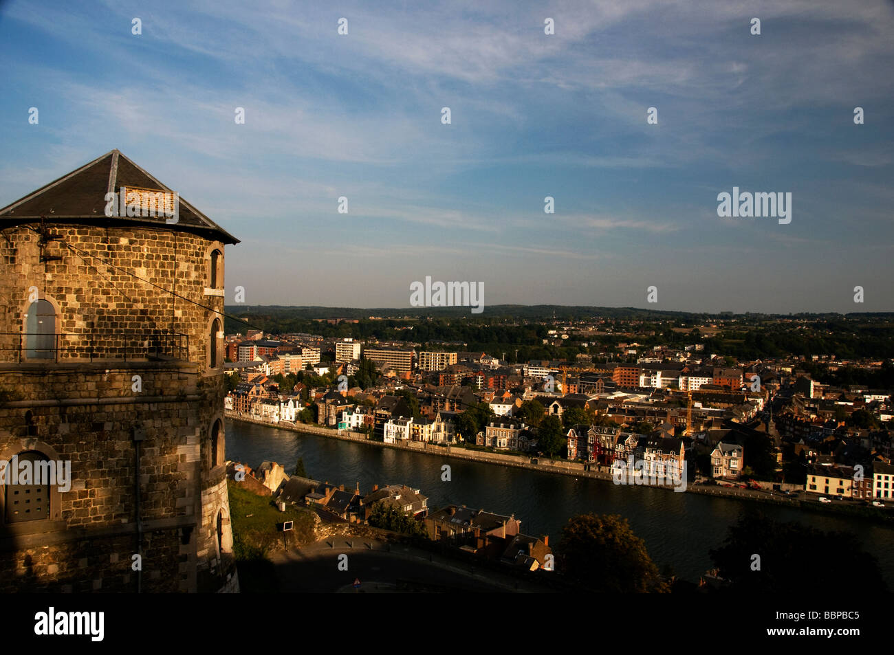 Vista dalla cittadella di Namur oltre il Fiume Meuse Vallonia Belgio Foto Stock