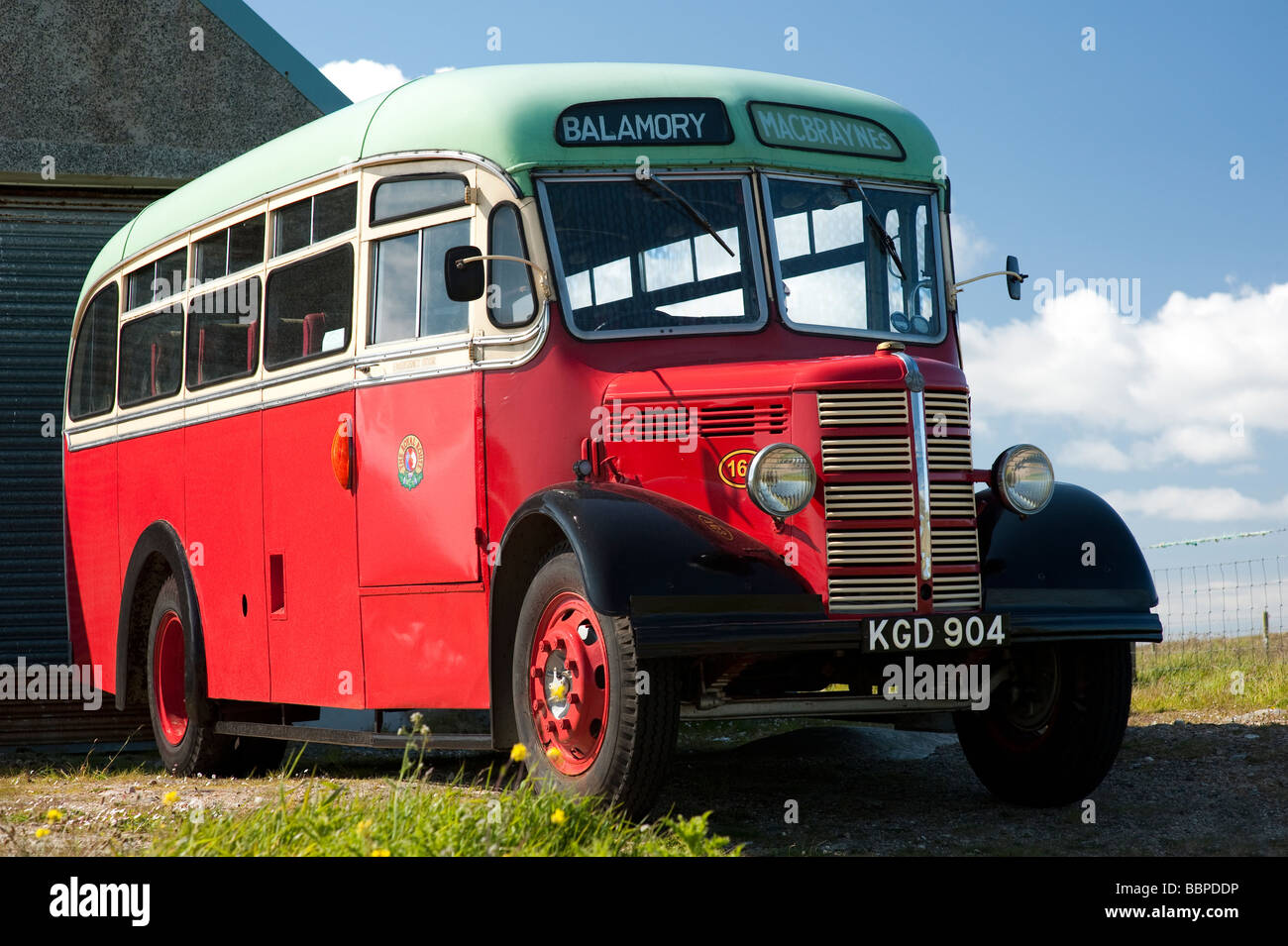 Restaurato Macbraynes 1952 Bedford bus sulla isola di Uist, Ebridi Esterne, Scozia Foto Stock