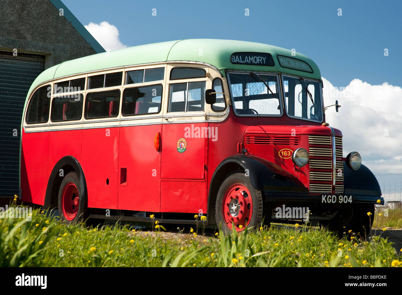 Restaurato Macbraynes 1952 Bedford bus sulla isola di Uist, Ebridi Esterne, Scozia Foto Stock