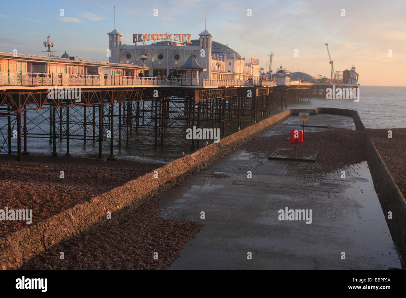 Il Brighton Pier al tramonto, REGNO UNITO Foto Stock