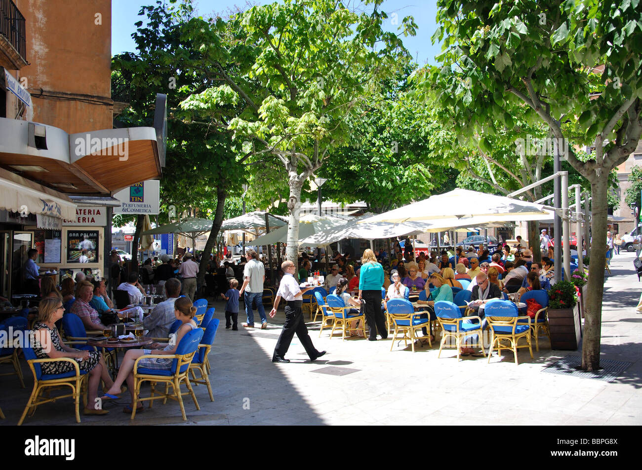 Street Cafe Plaza Reina, Palma de Mallorca, Maiorca, isole Baleari, Spagna Foto Stock