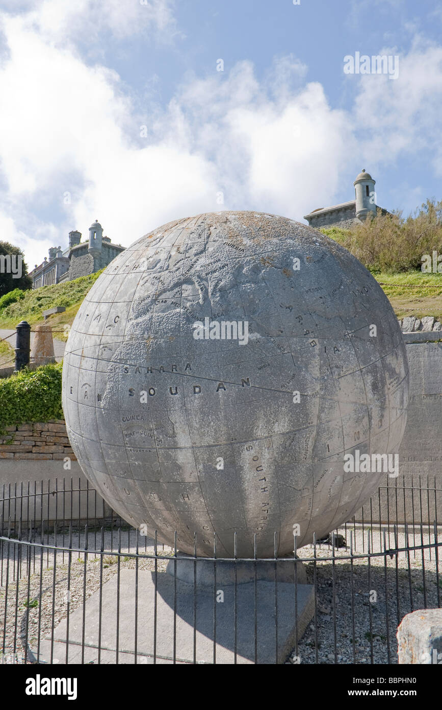 40-ton calcare globo a Durlston Country Park in Dorset, Regno Unito Foto Stock
