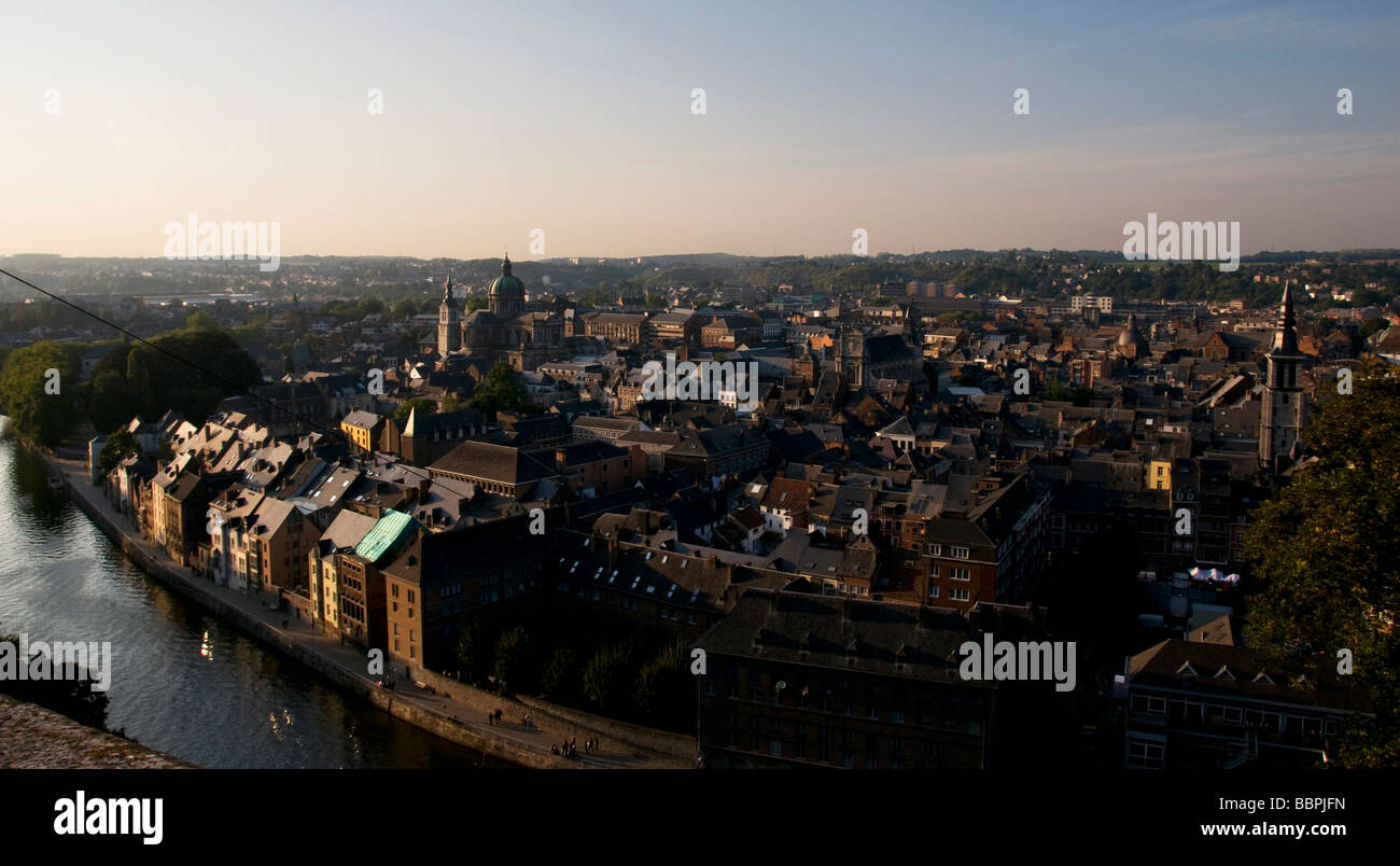 Vista dalla cittadella di Namur oltre il Fiume Meuse Vallonia Belgio Foto Stock