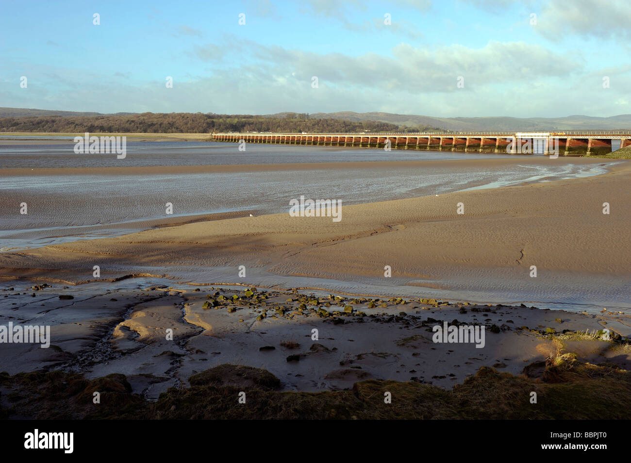 Arnside e il fiume Kent estuario che scorre nella baia di Morecambe situata in Cumbria Foto Stock