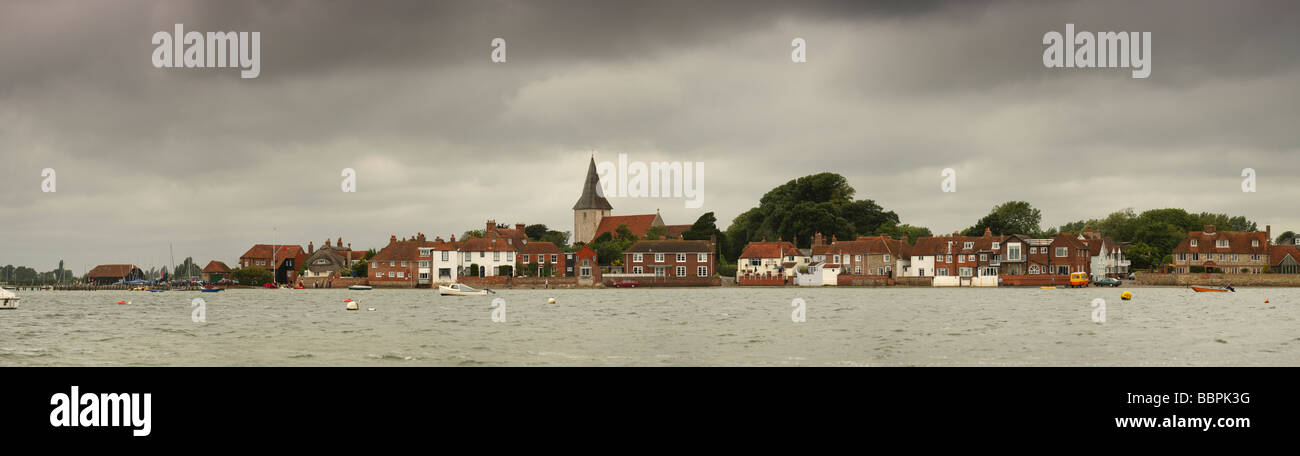 Villaggio di Bosham, West Sussex, in Inghilterra, da tutta porto di Chichester Foto Stock