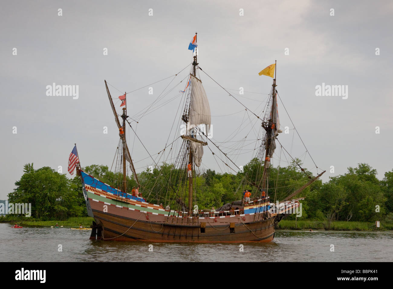 Henry Hudson replica della nave la Mezza Luna vele fino Rondout Creek Kingston New York durante la celebrazione quadricentennial 2009 Foto Stock