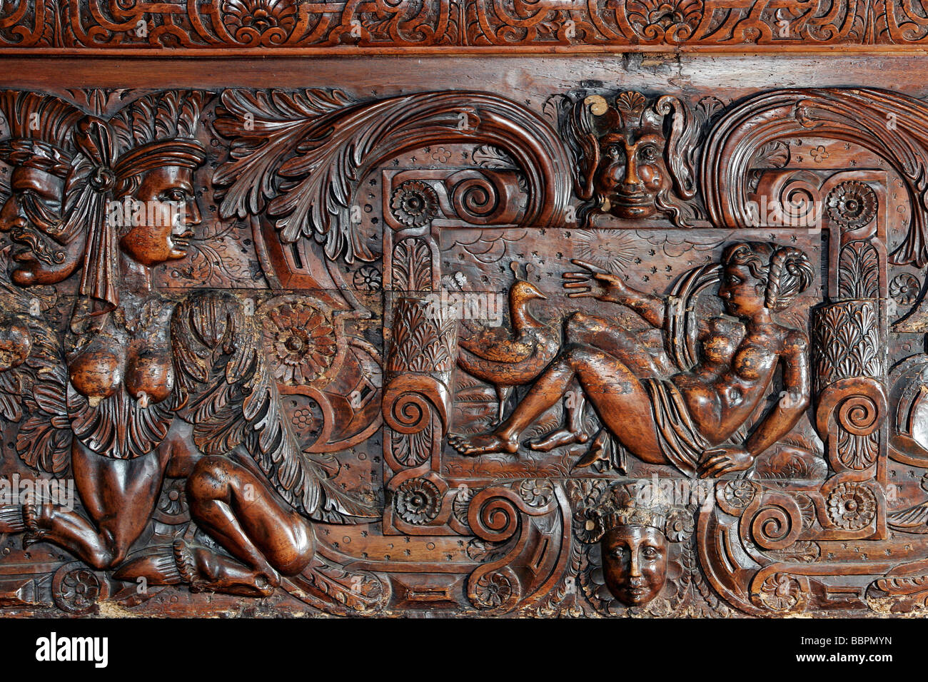 Legno scolpito del letto, Diane de Poitiers' camera da letto Chateau D'Anett, EURE-ET-LOIR (28), Francia Foto Stock