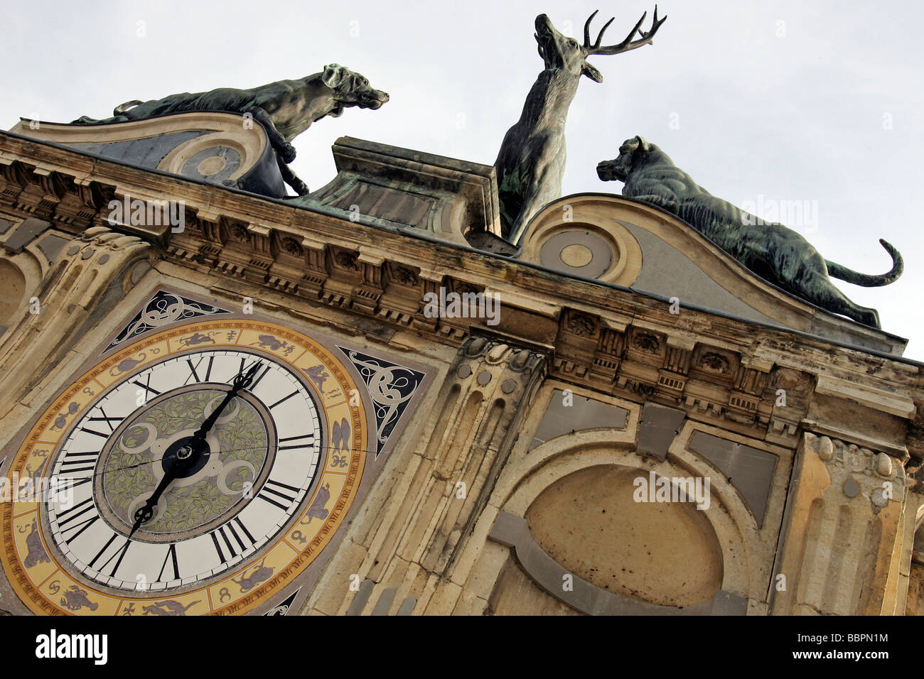 Orologio e feste di addio al celibato, porta principale a Chateau D'Anett, EURE-ET-LOIR (28), Francia Foto Stock
