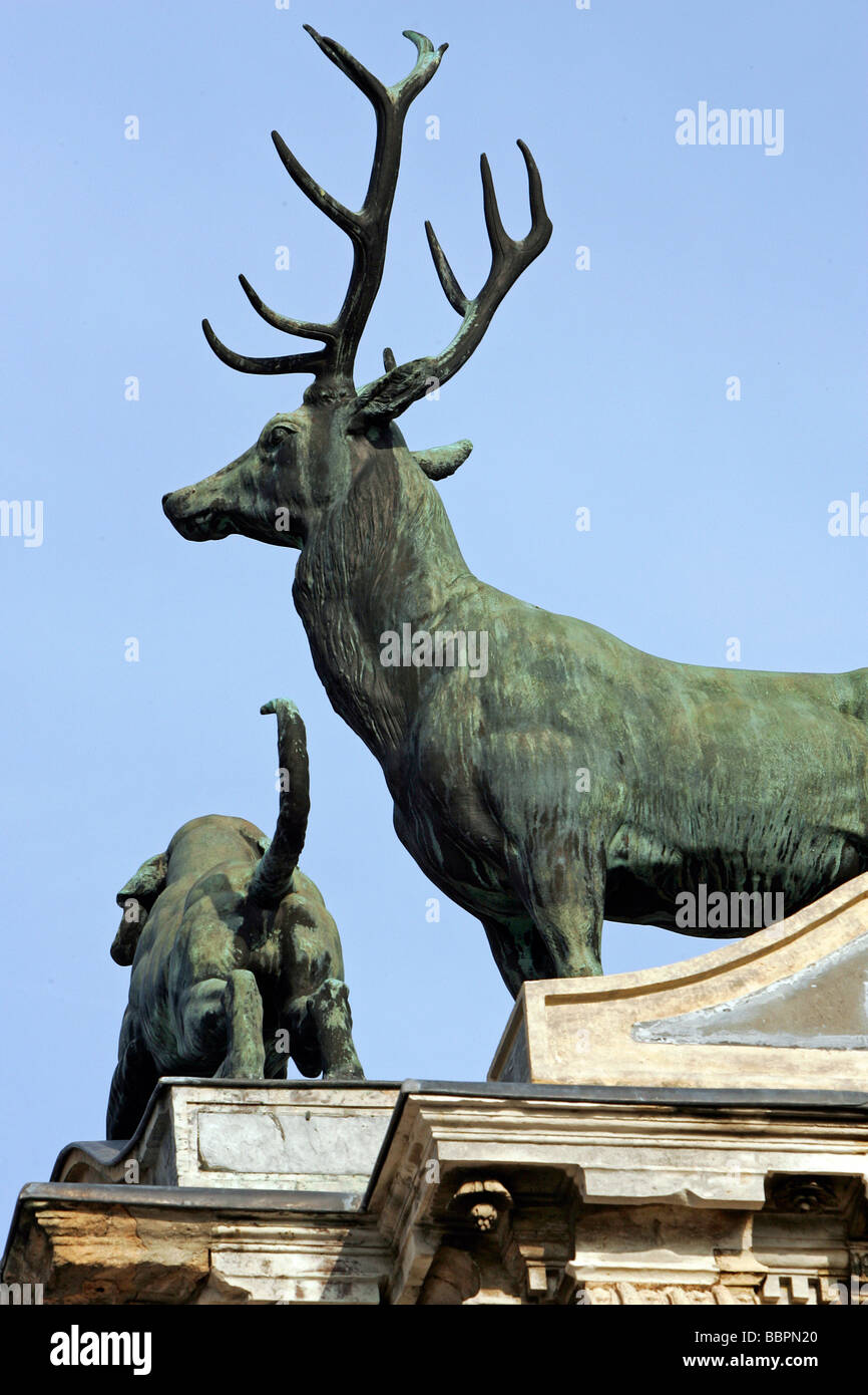La scultura di un cervo, porta principale a Chateau D'Anett, EURE-ET-LOIR (28), Francia Foto Stock