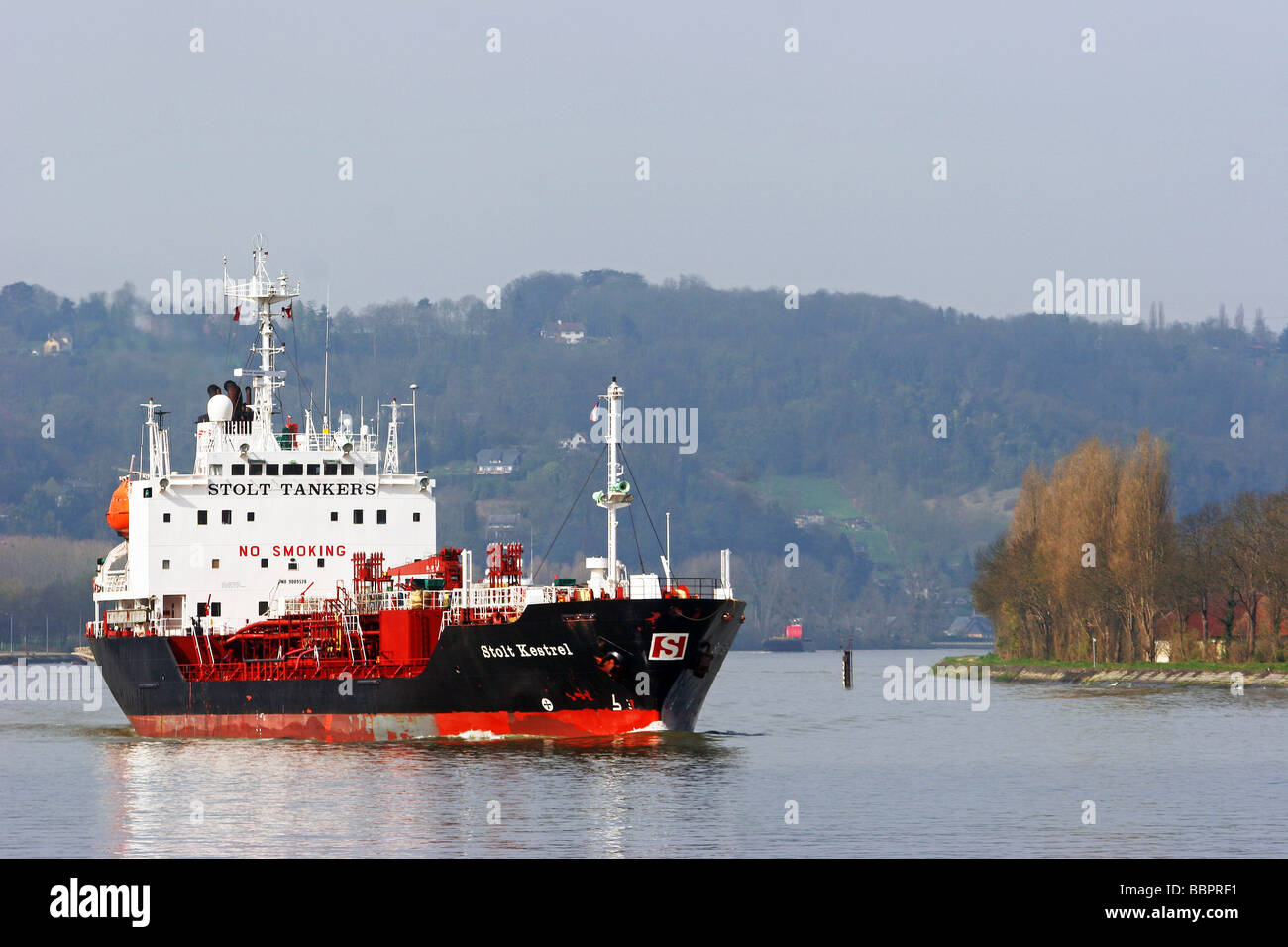 Arrivo di una petroliera NEL PORTO DI ROUEN, GRAND-COURONNE, la baia della Senna, Seine Maritime (76) Foto Stock