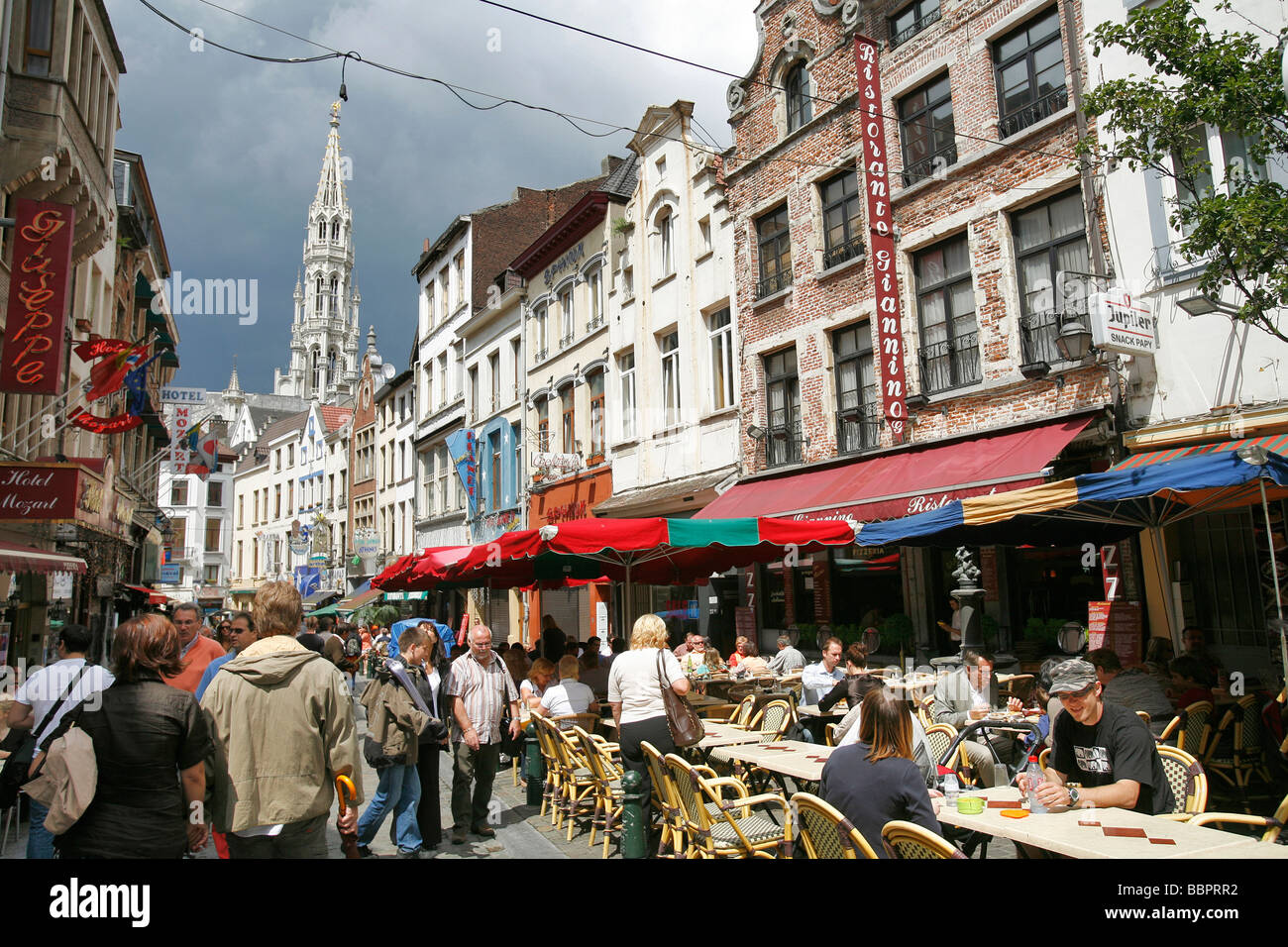 Terrazza e facciate di case, RUE DU MARCHE AUX FROMAGES (formaggio Market Street), Bruxelles, Belgio Foto Stock