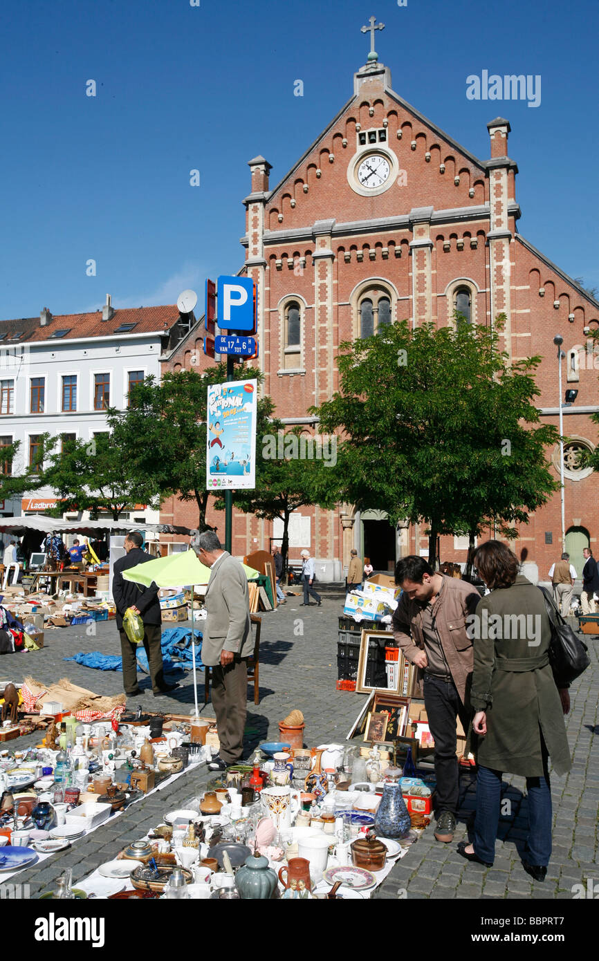 Ogni giorno il mercato delle pulci, antiquariato, bric-a-brac, Place du jeu de Balle, Les Marolles quartiere, BRUXELLES, BELGIO Foto Stock