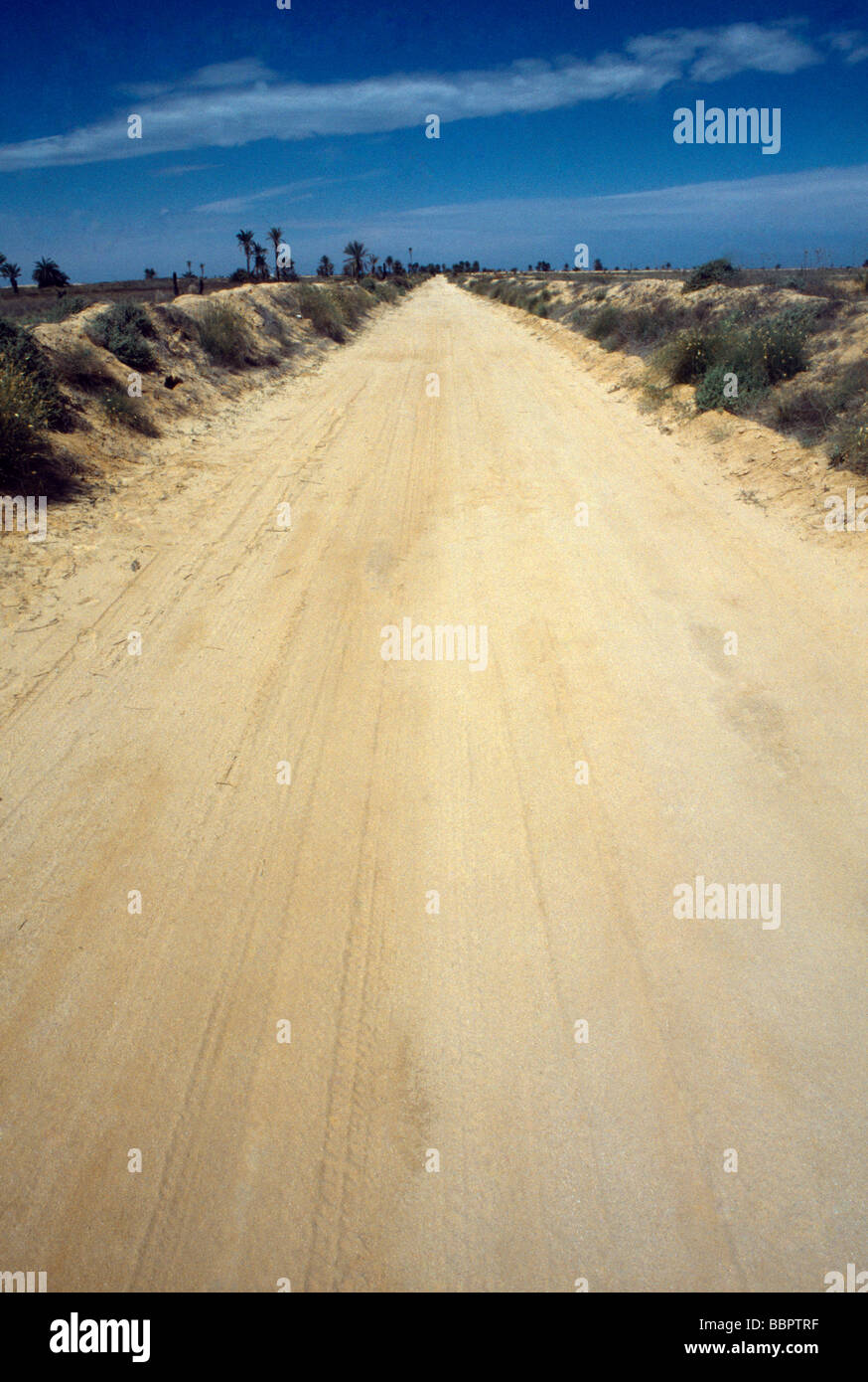 Gerba Tunisia strada di sabbia Foto Stock