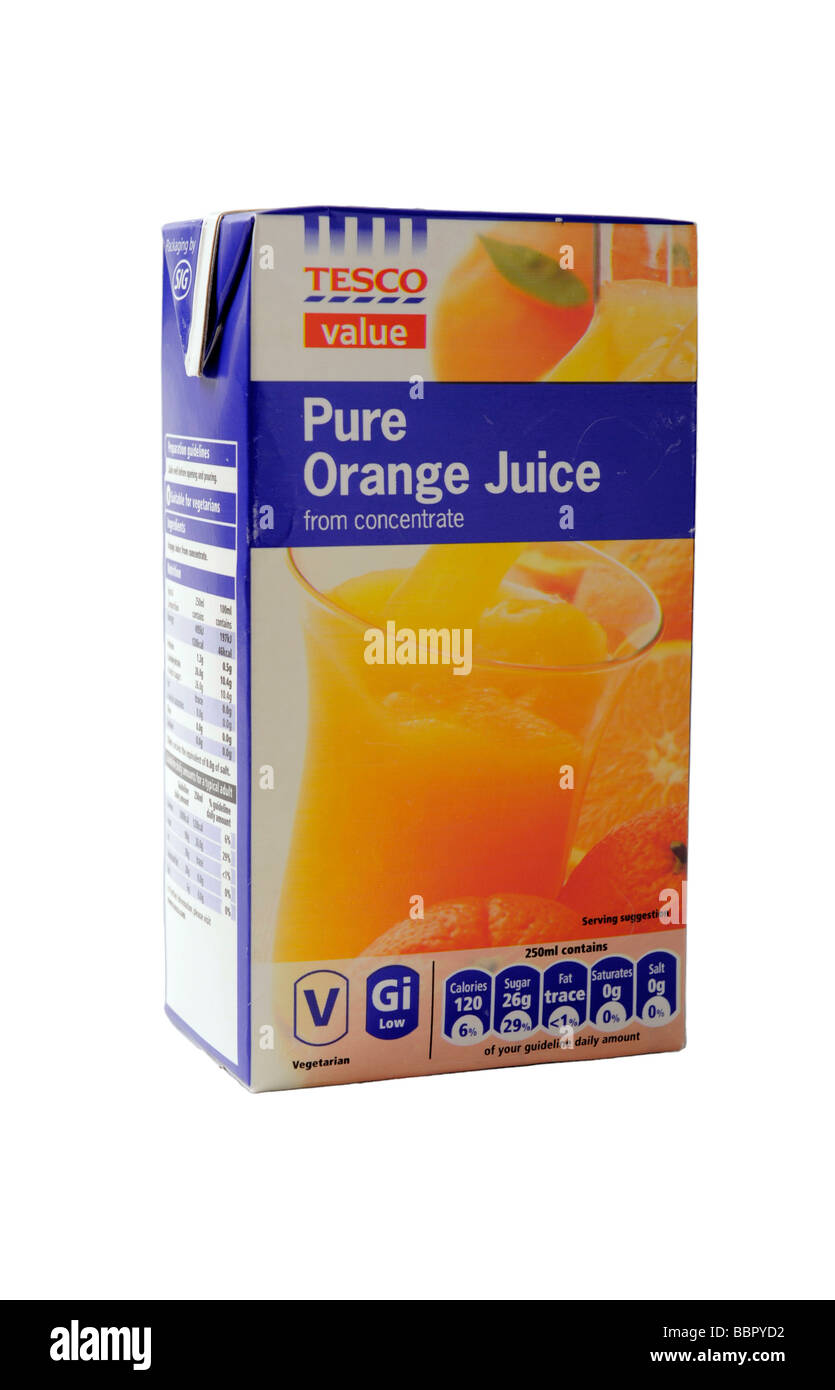 Una scatola di cartone di Tesco succo di arancia a base di concentrato Foto Stock