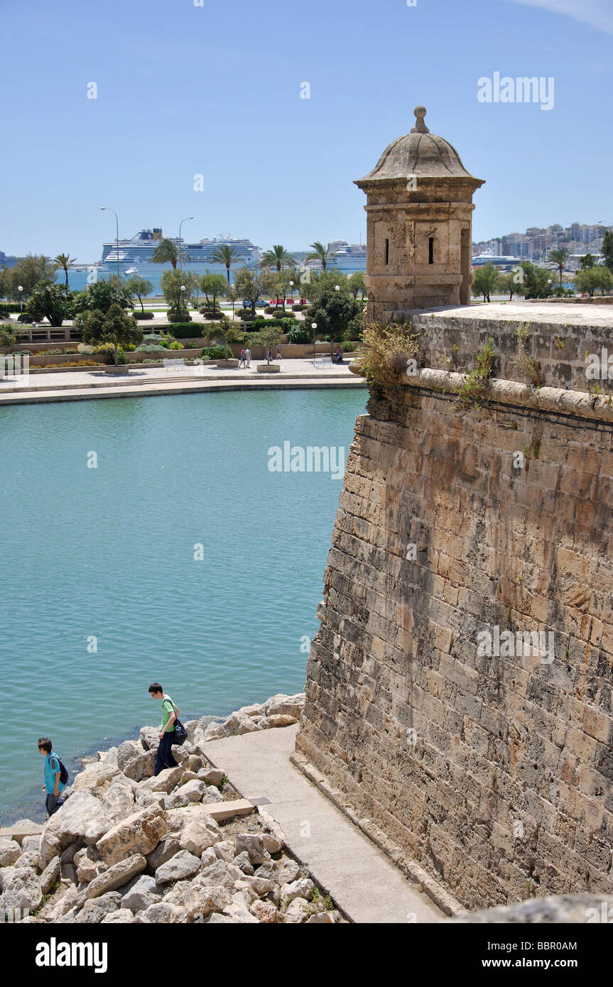 Vecchie mura della città e il Parc de la Mar, Palma de Mallorca, Palma comune, Maiorca, isole Baleari, Spagna Foto Stock