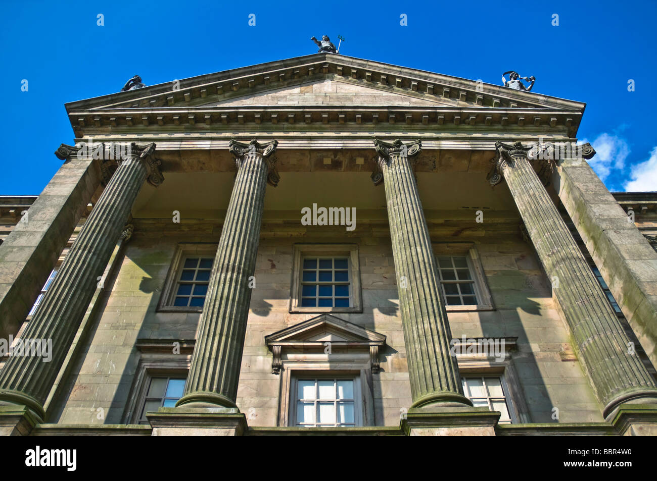 Vista ravvicinata del fronte sud del Lyme Park. Progettata da Giacomo Leoni e costruita tra il 1729/32. Usato come 'Pemberley' dalla BBC. Foto Stock