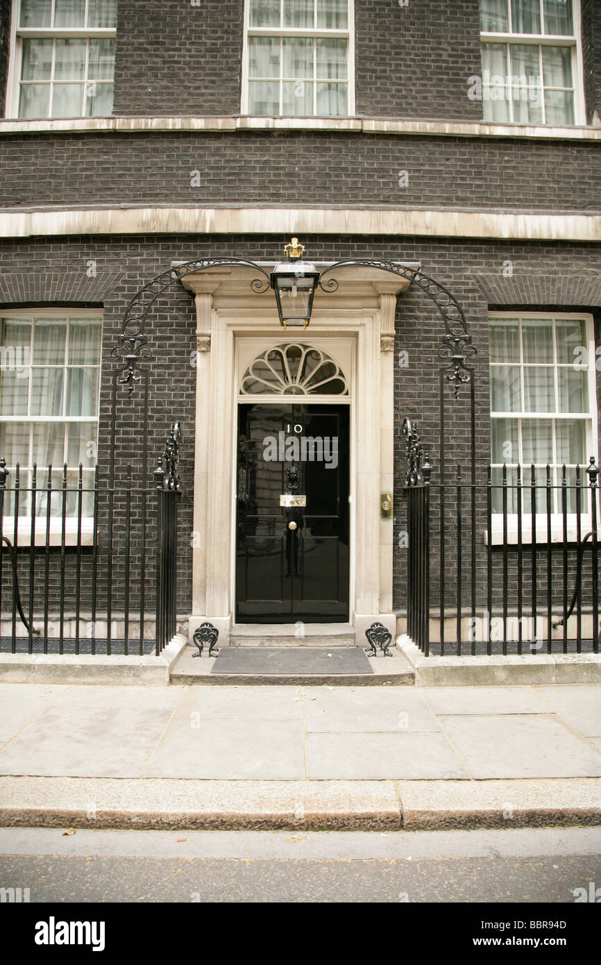 Lo sportello anteriore del numero 10 di Downing Street Primi Ministri residence Londra, England, Regno Unito Foto Stock