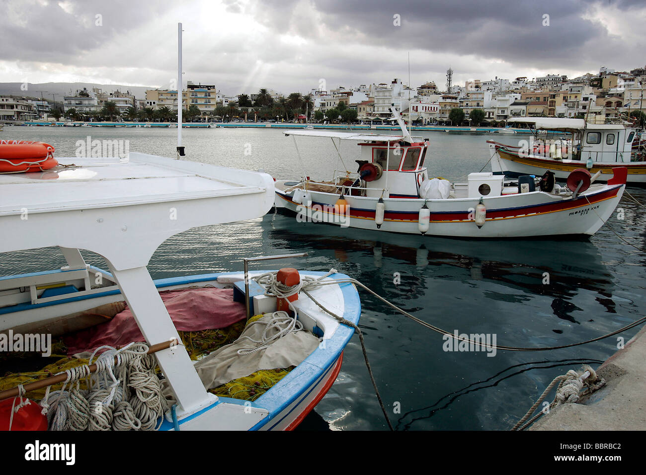 Barca da pesca NEL PORTO DI SITIA, Creta, Grecia Foto Stock