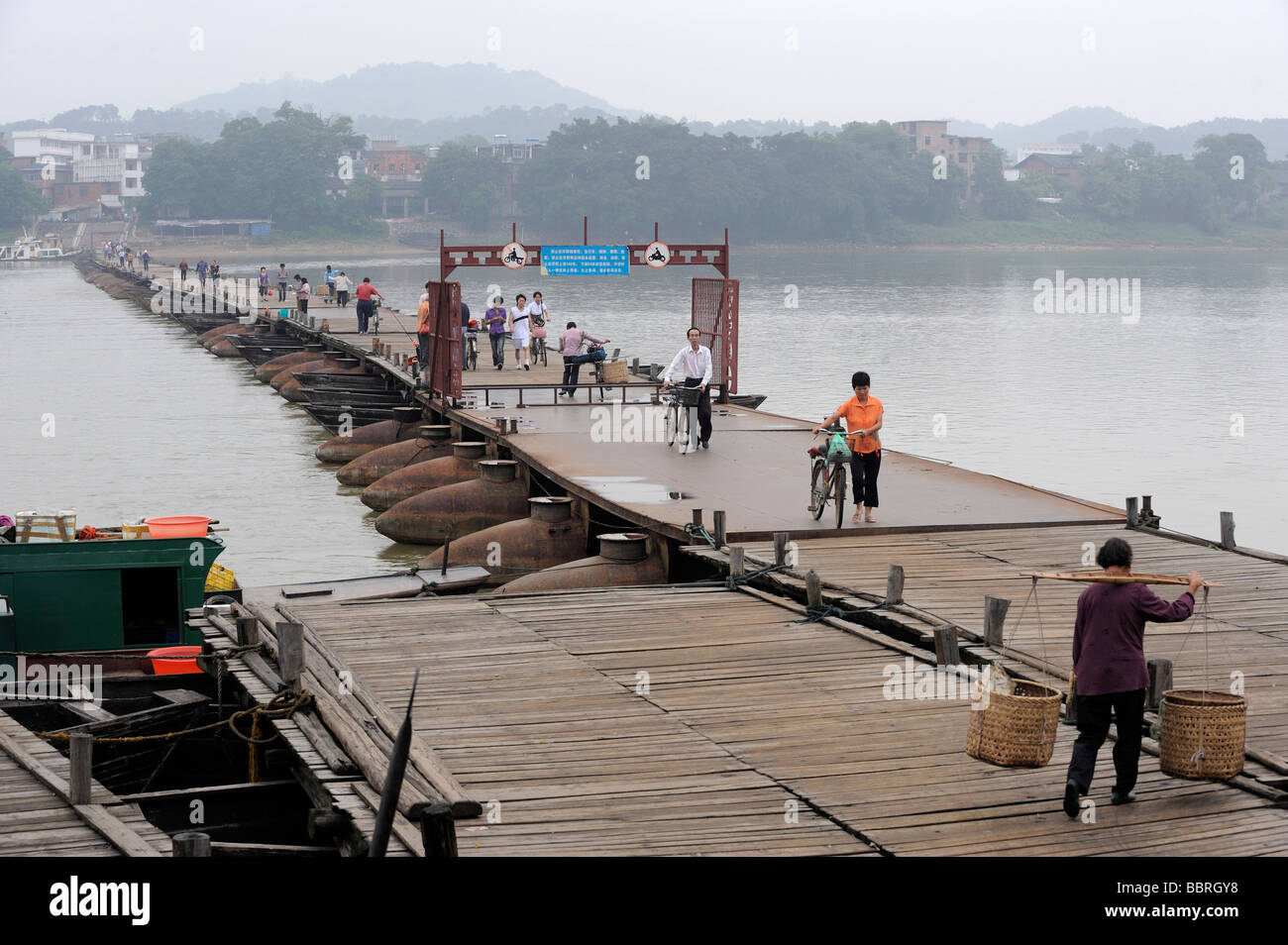 Pontone antico ponte in Ganzhou, Jiangxi, Cina. 11-giu-2009 Foto Stock