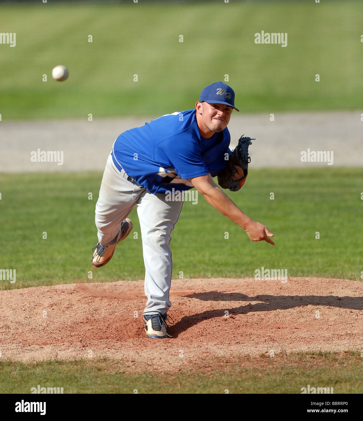 Alta scuola brocca gettando la sfera durante il campionato di baseball gioco in CT STATI UNITI D'AMERICA Foto Stock