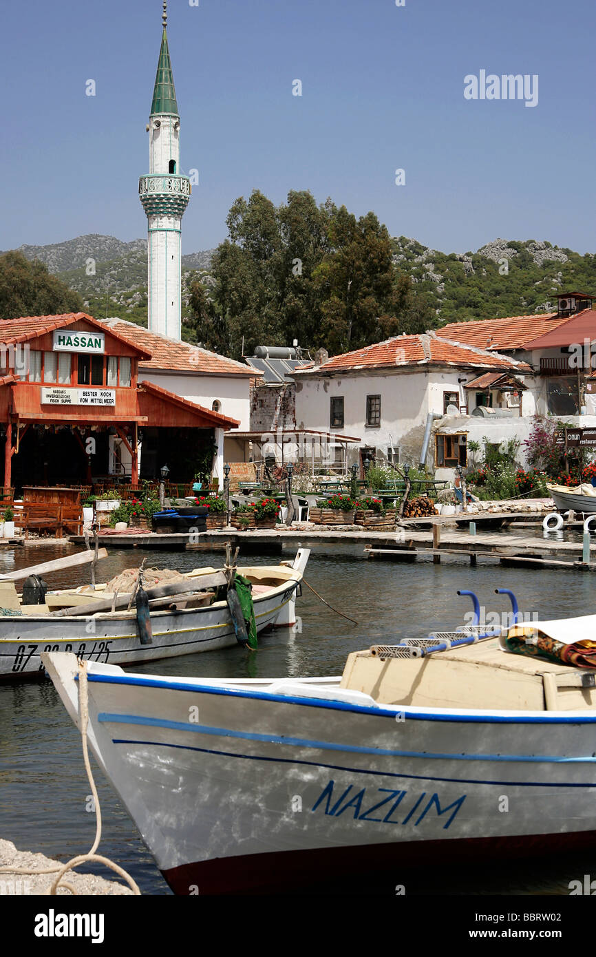 Villaggio di UCAGIZ di fronte l'ISOLA DI KEKOVA, Regione di Antalya, Turchia Foto Stock
