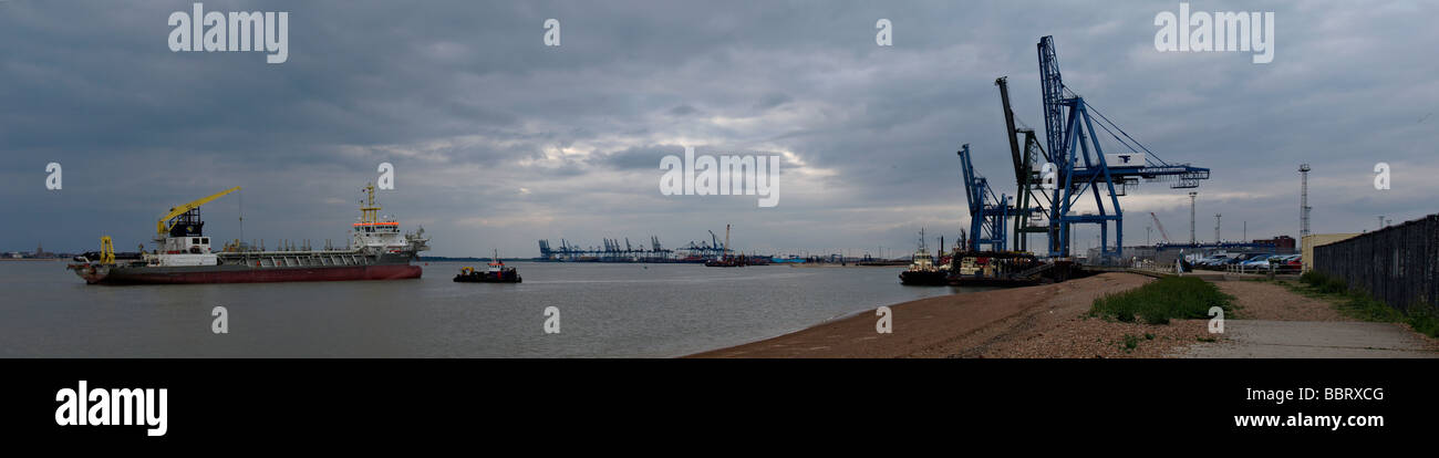 Fotografia panoramica di un progetto per estendere la banchina a Felixstowe contenitore porta. Felixstowe, Sufolk, REGNO UNITO Foto Stock