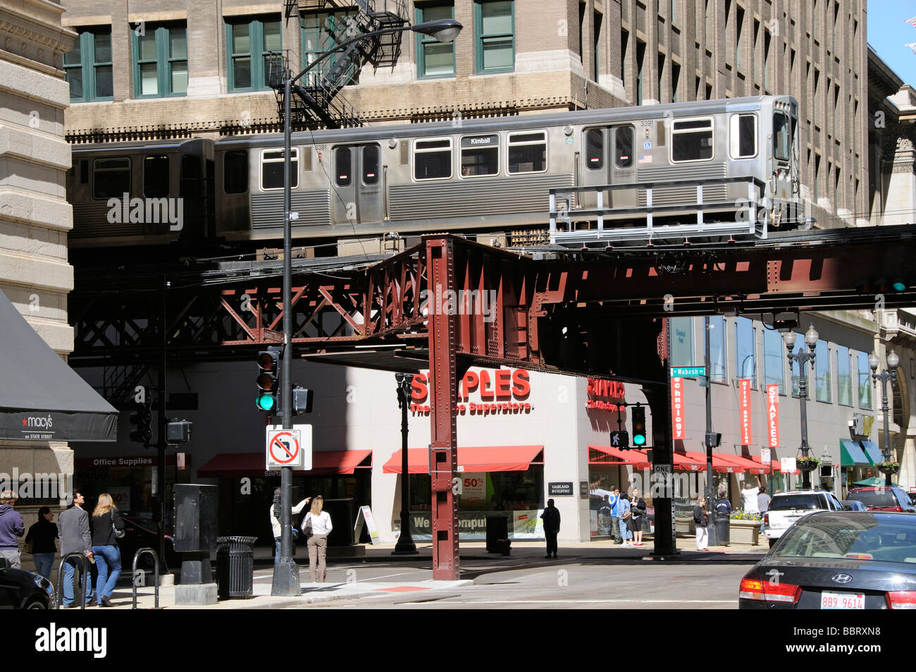 A Chicago Transit Authority ferroviaria sopraelevata sul percorso ad anello downtown service Illinois USA Foto Stock