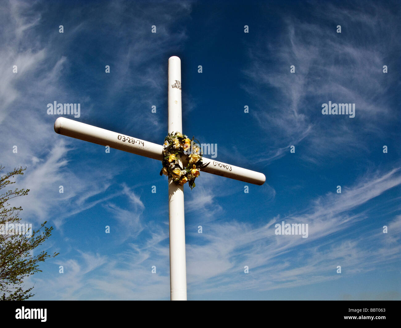 Croce sul ciglio della strada, STATI UNITI D'AMERICA Foto Stock