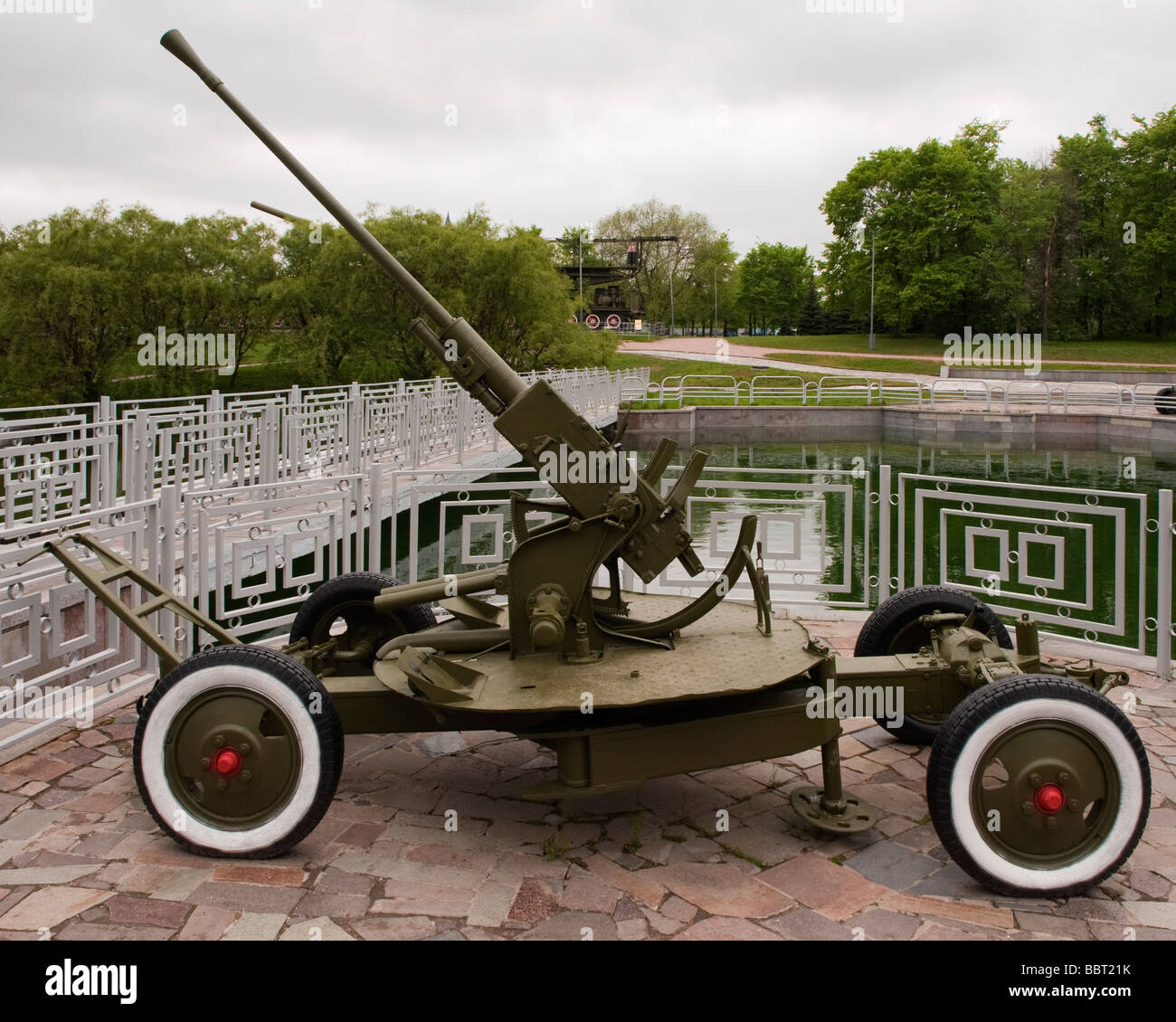Artiglieria Mobile pistola alla esposizione della Marina, Park Pobedy, 'Il Parco della Vittoria", la Collina Poklonnaya, Mosca, Russia Foto Stock