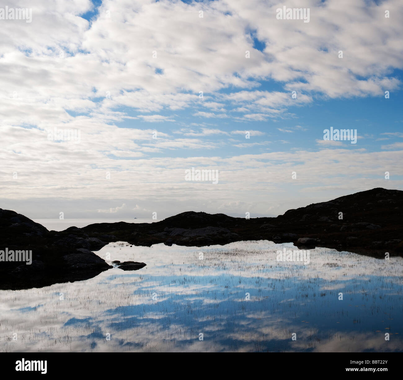 Isle of Harris ancora loch riflessioni, Ebridi Esterne, Scozia Foto Stock