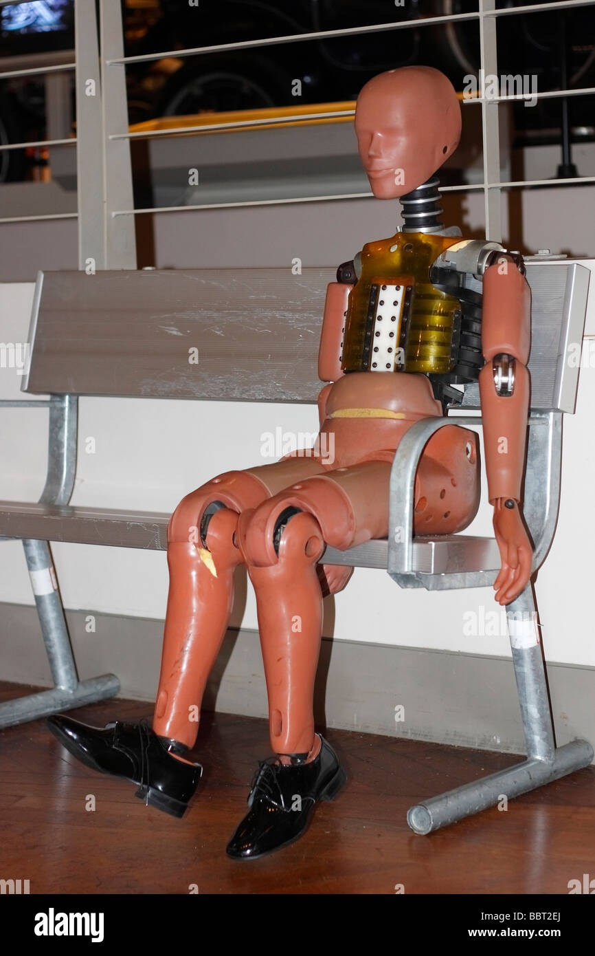 Incidente d'auto manichino fittizio in alta risoluzione verticale USA Foto Stock