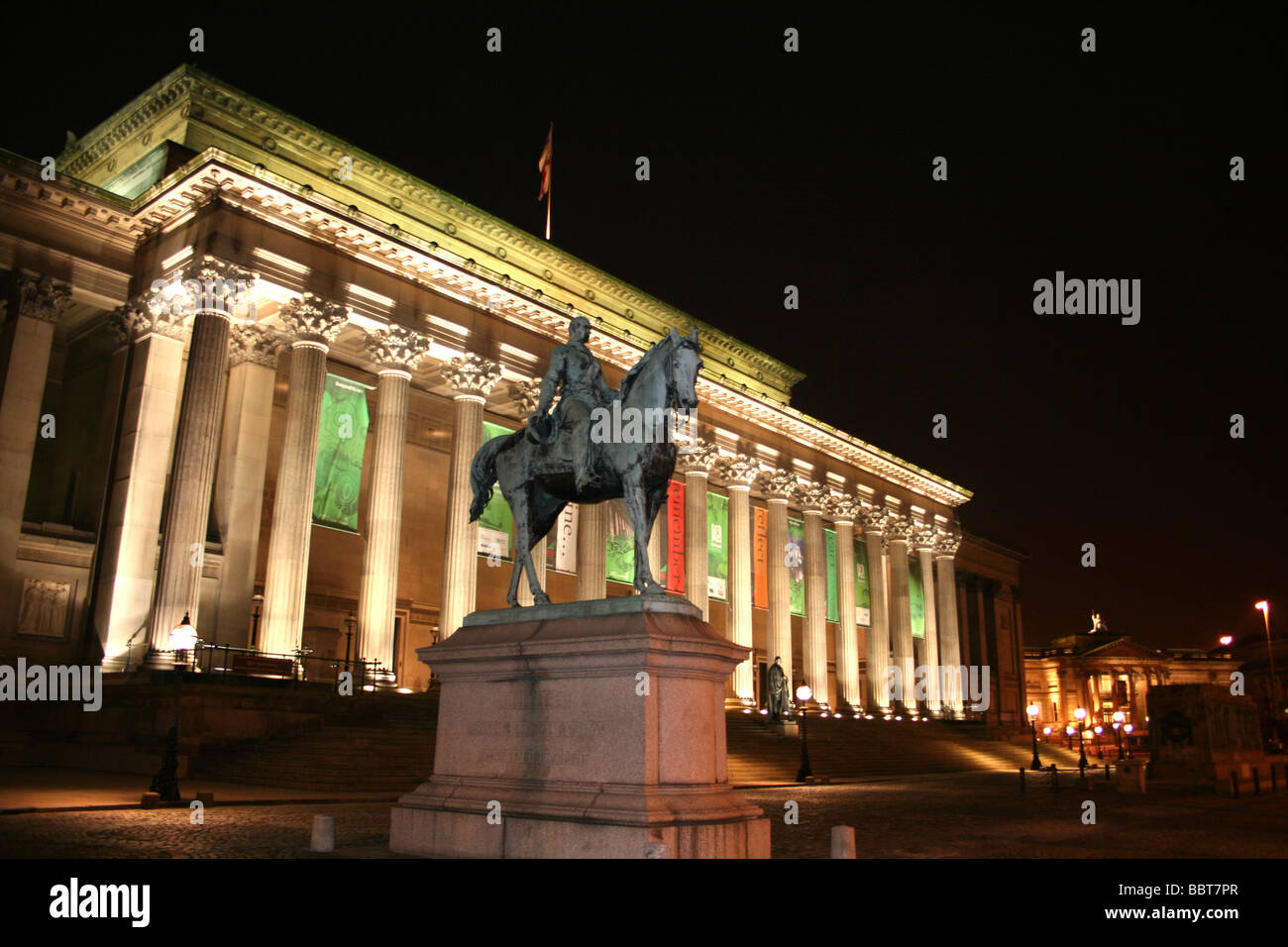 Di Liverpool St George's Hall illuminata di notte, Liverpool, Merseyside, Regno Unito Foto Stock