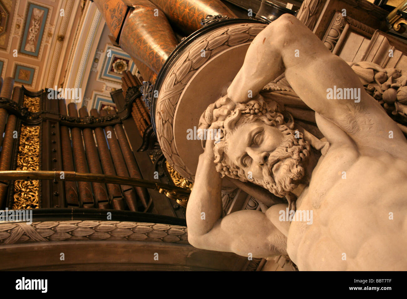La scultura in marmo di Ercole, St George's Hall, Liverpool, Merseyside, Regno Unito Foto Stock