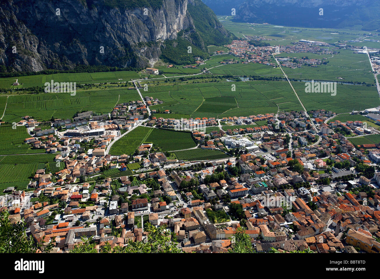 Villaggio vista dal punto di vista Guel, Mezzolombardo, Piana Rotaliana,  Trentino-Alto Adige, Italia Foto stock - Alamy