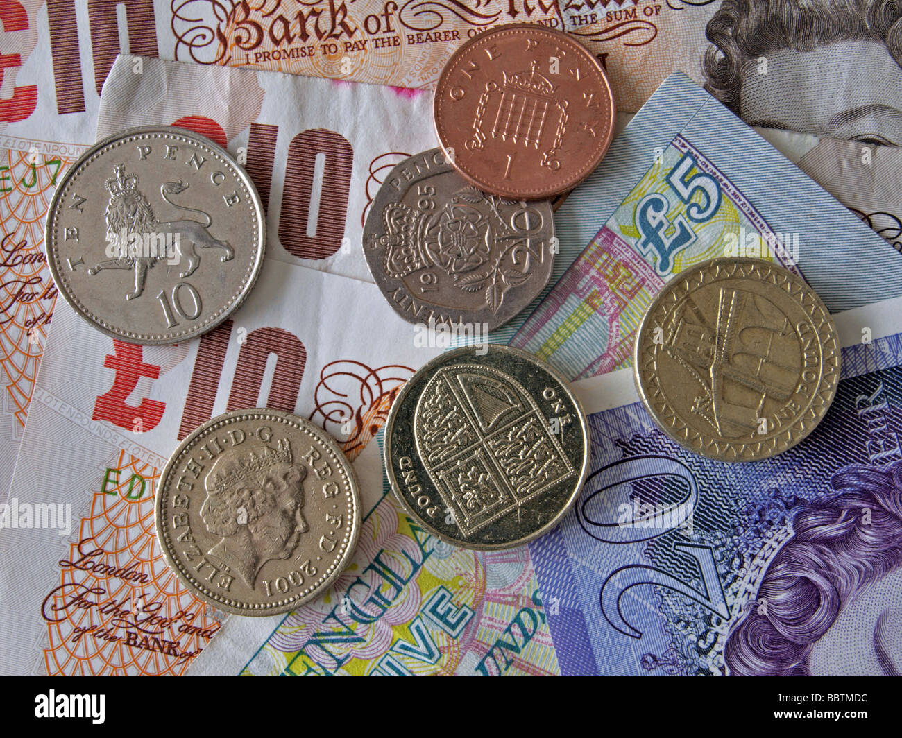 Close up della valuta britannica banconote e monete Foto Stock
