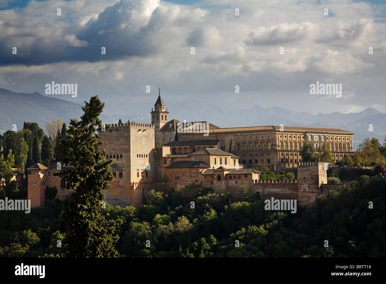 Panoramica della Alhambra dal Mirador de San Nicolas Granada Andalusia Spagna Foto Stock