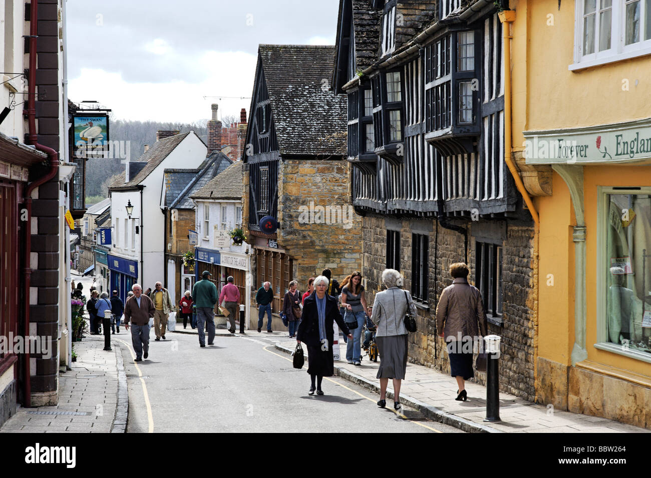Vista economici St high street a Sherborne Dorset South West England Regno Unito Foto Stock
