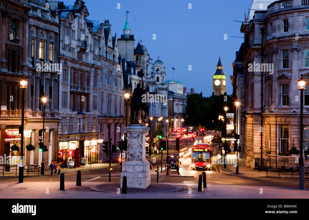 Westminster da Trafalgar Square Londra Regno Unito Europa Foto Stock