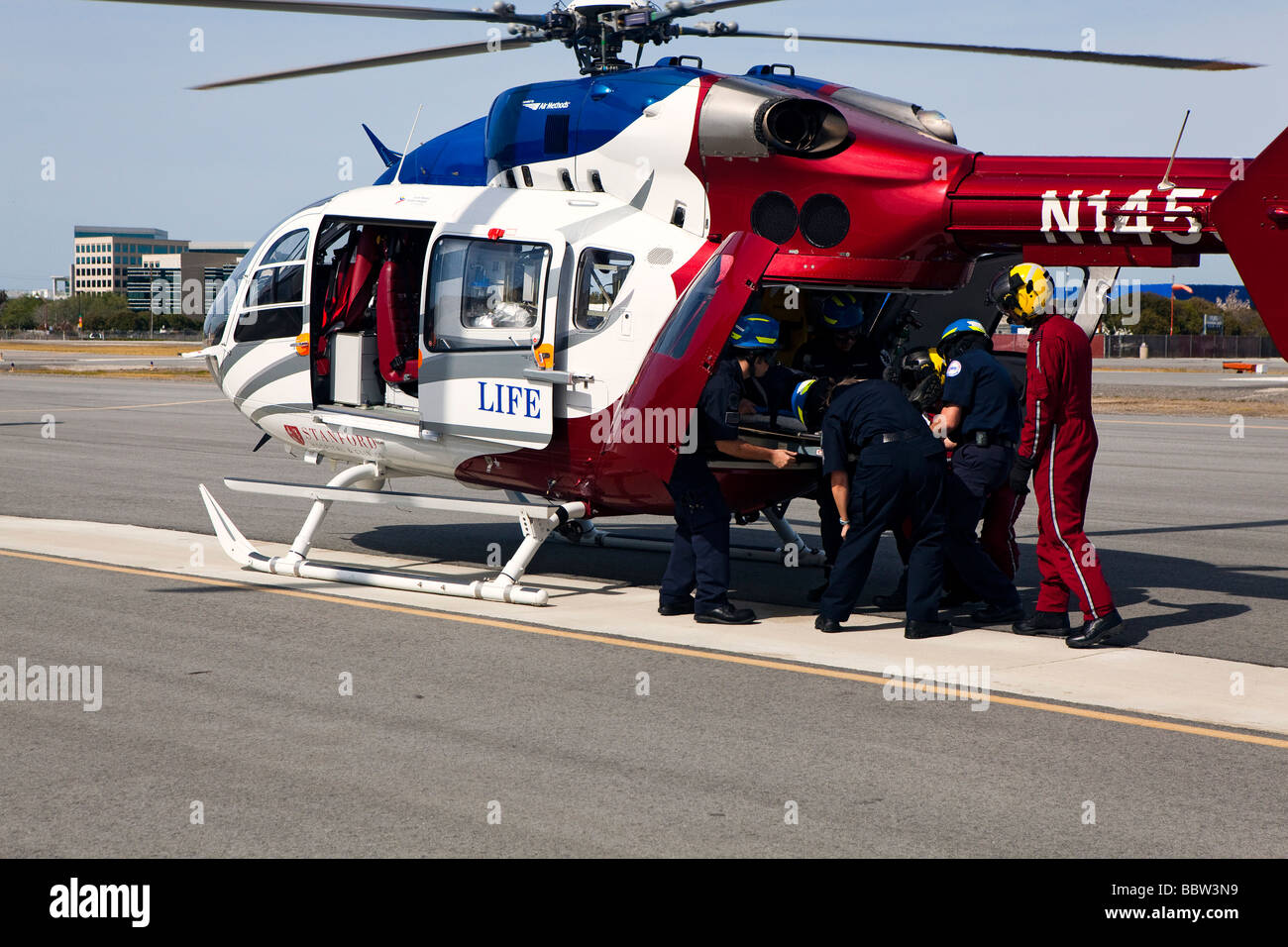 Air Ambulance elicotteri @ Emergency Responder operazioni speciali di formazione con CAL FIRE, California Highway Patrol, AMR & EMT Foto Stock
