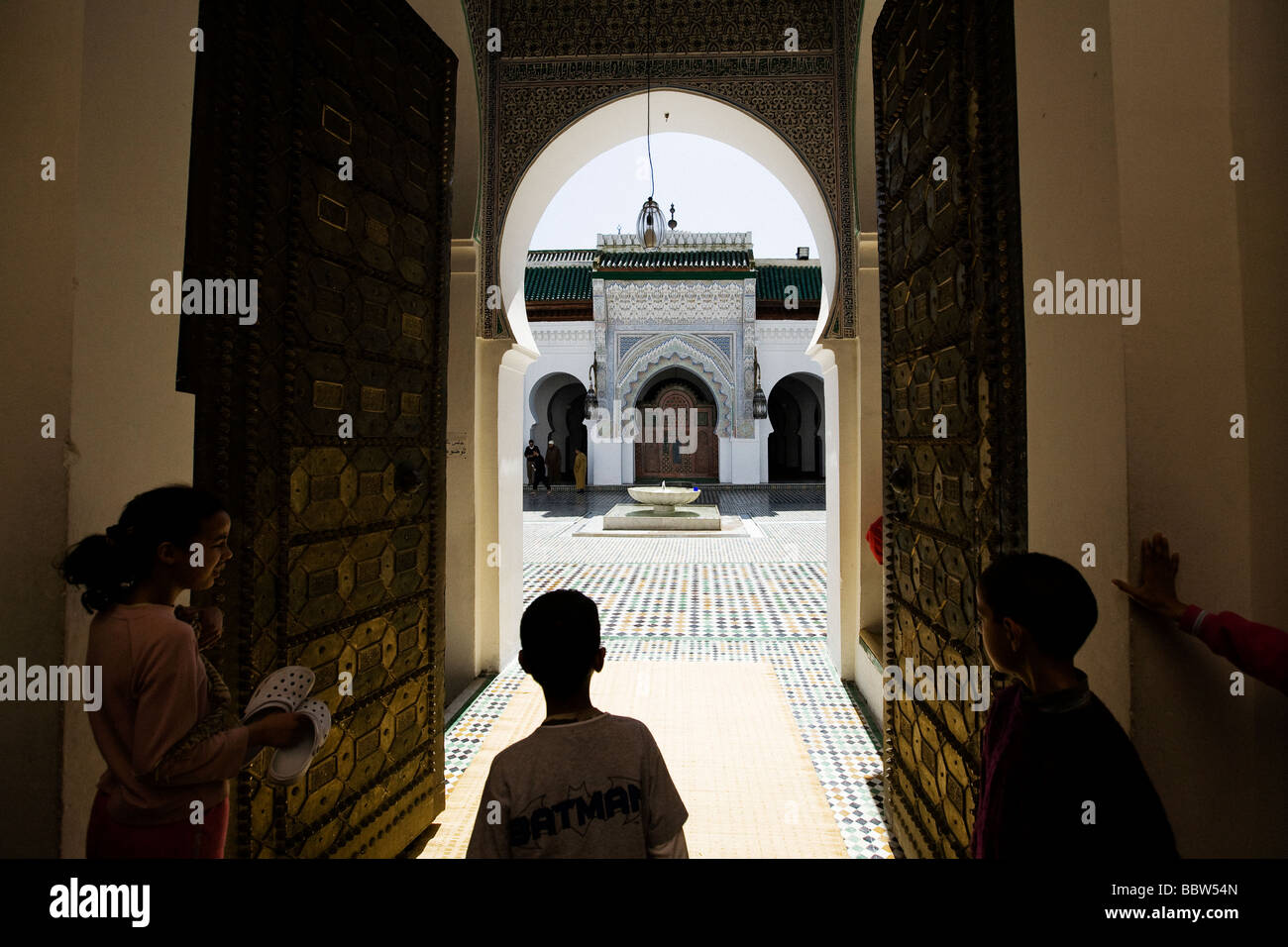 Entrata alla moschea, Fez, in Marocco, Africa del Nord Foto Stock